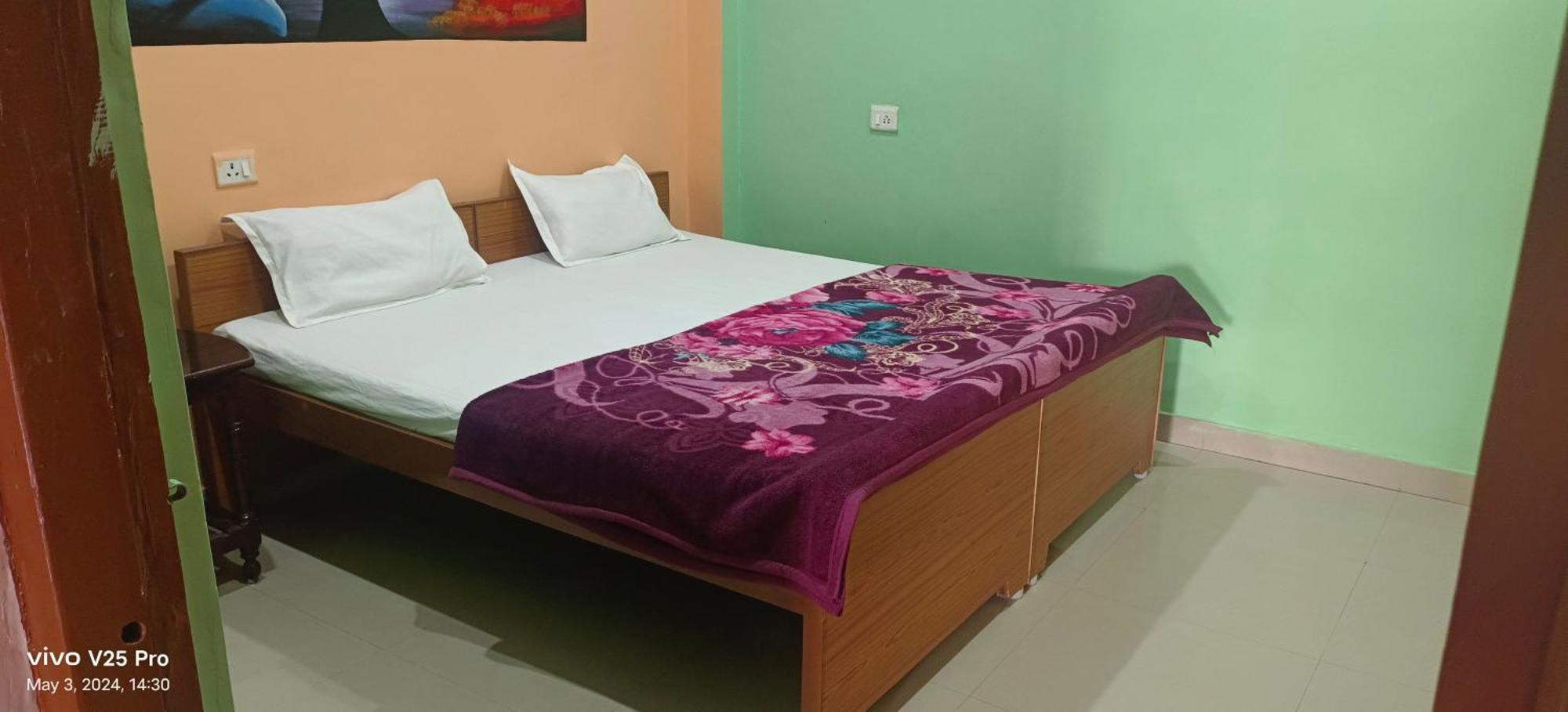 Lord Shiva Paying Guest House Варанаси Екстериор снимка